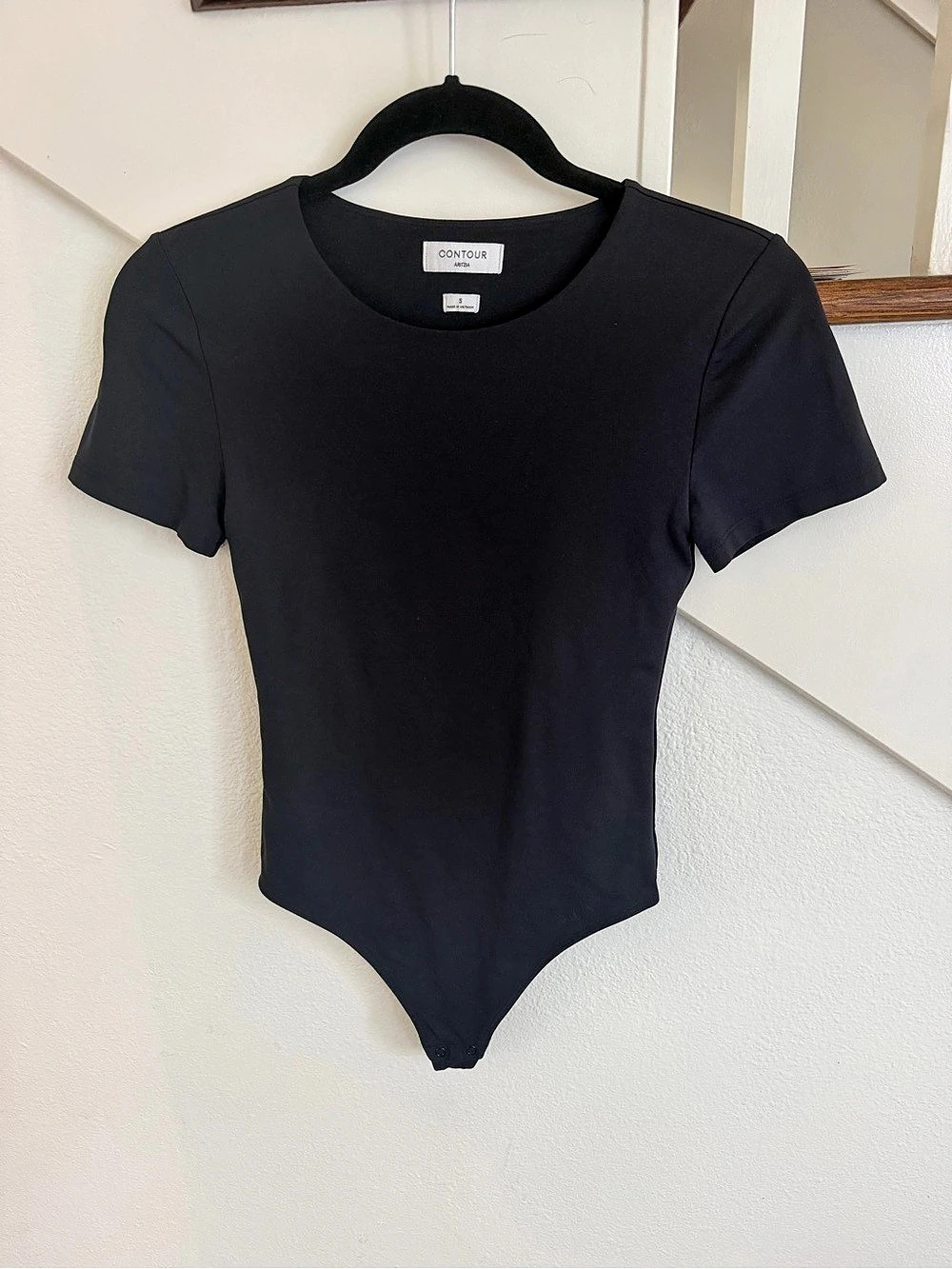 Aritzia Contour Women Black Short Sleeve Bodysuit